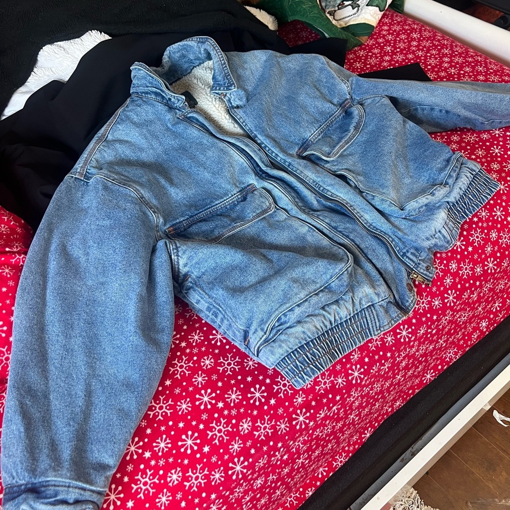 Jean Denim Jacket with inside Sherpa fur winter coat